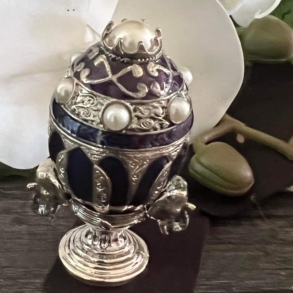 ANTIQUE TRINKET EGG